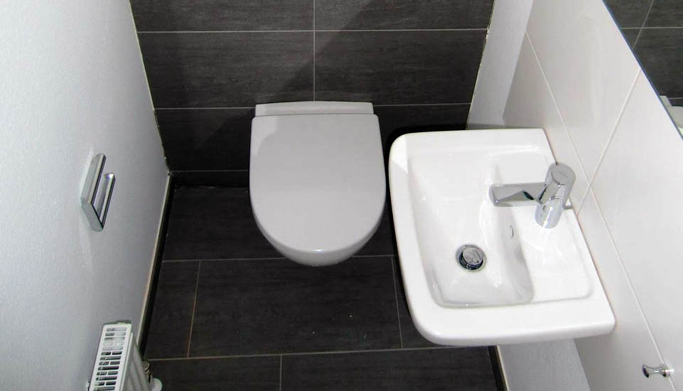 Modernisierung einer Gäste-Toilette mit Wand-WC und Handwaschbeckenanlage in Neuhausen